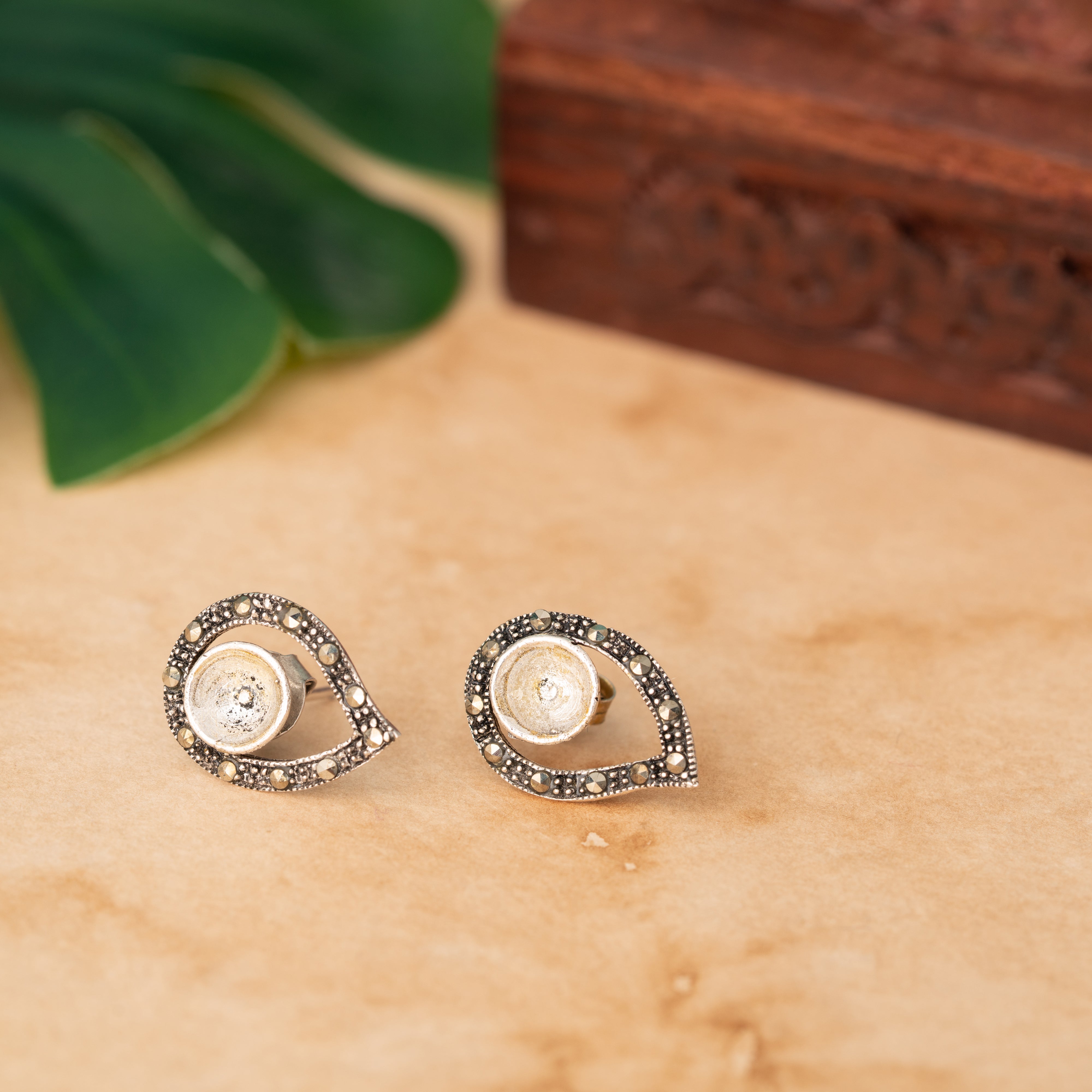 Sutaa Silver Studs