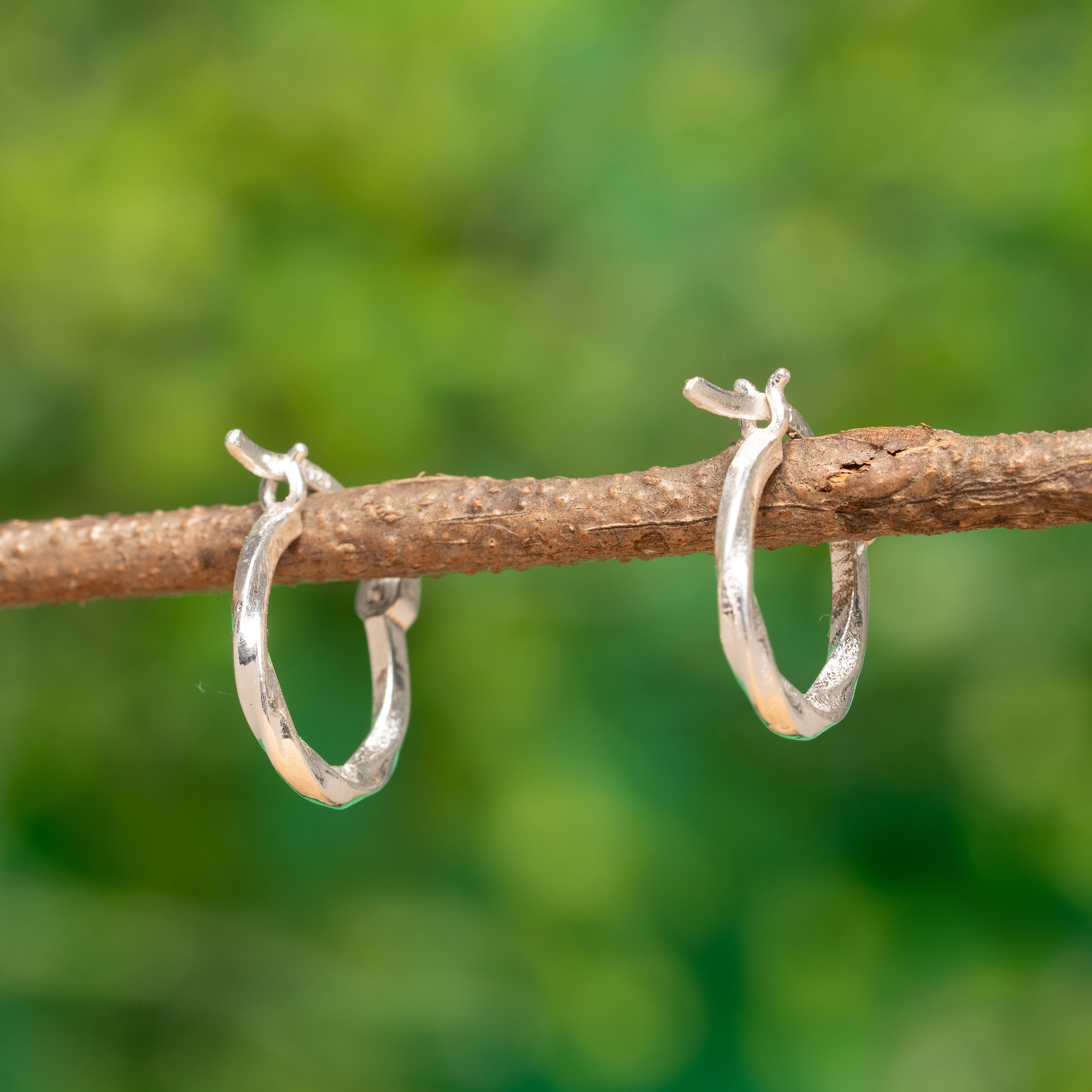 Noor Mini Hoop Earrings